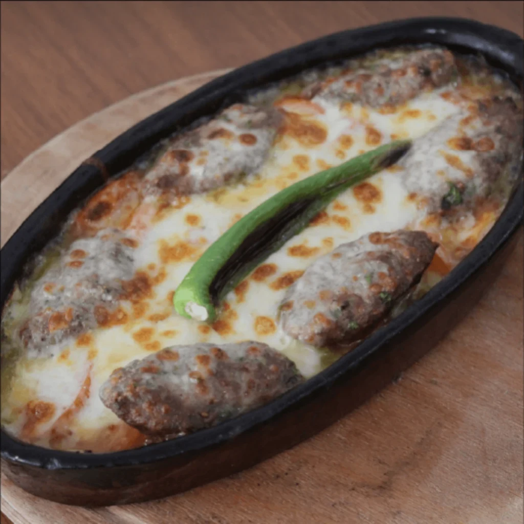 Kiremitte kaşarlı köfte